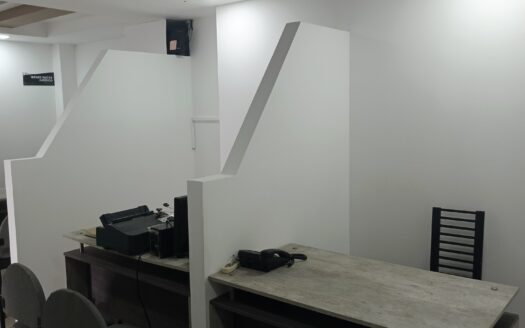 Alquiler de Oficina Totalmente Amoblada – Las Brisas
