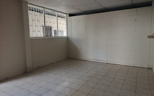 Alquiler de casa amplia en una planta, ideal para empresas o familias numerosas