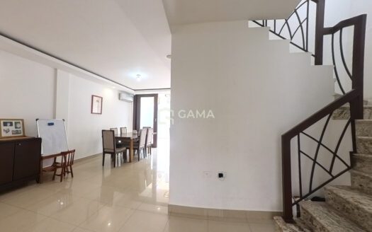 Casa Esquinera en Venta en Urbanización Casa Club Las Crucitas – Machala
