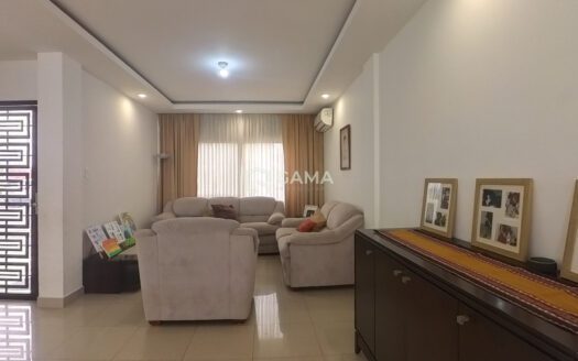 Casa Esquinera en Venta en Urbanización Casa Club Las Crucitas – Machala