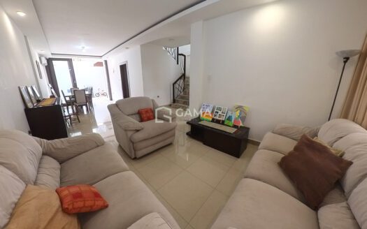 Casa Esquinera en Venta en Urbanización Casa Club Las Crucitas – Machala