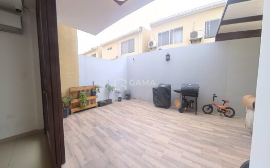 Casa Esquinera en Venta en Urbanización Casa Club Las Crucitas – Machala