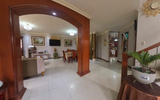 VENTA DE PROPIEDAD RESIDENCIAL EN CIUDADELA LAS CRUCITAS, MACHALA