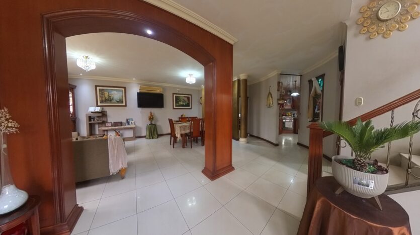 VENTA DE PROPIEDAD RESIDENCIAL EN CIUDADELA LAS CRUCITAS, MACHALA