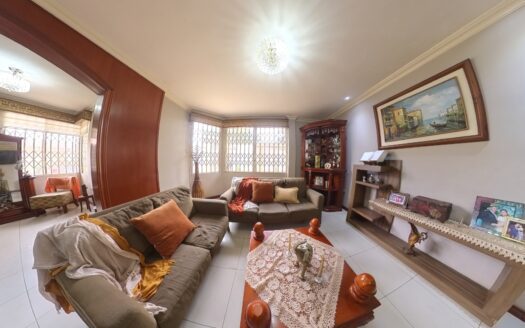 VENTA DE PROPIEDAD RESIDENCIAL EN CIUDADELA LAS CRUCITAS, MACHALA