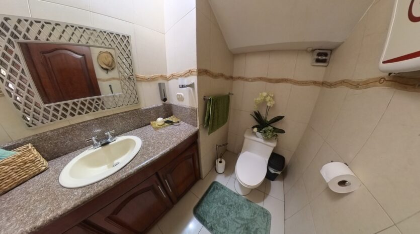 VENTA DE PROPIEDAD RESIDENCIAL EN CIUDADELA LAS CRUCITAS, MACHALA