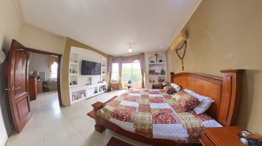 VENTA DE PROPIEDAD RESIDENCIAL EN CIUDADELA LAS CRUCITAS, MACHALA