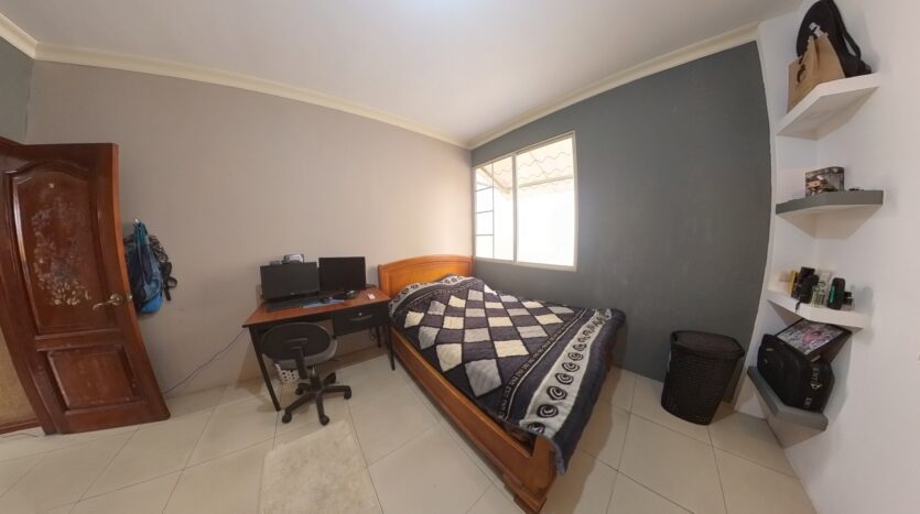 VENTA DE PROPIEDAD RESIDENCIAL EN CIUDADELA LAS CRUCITAS, MACHALA