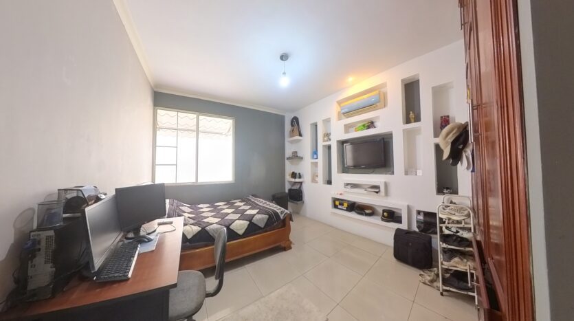 VENTA DE PROPIEDAD RESIDENCIAL EN CIUDADELA LAS CRUCITAS, MACHALA