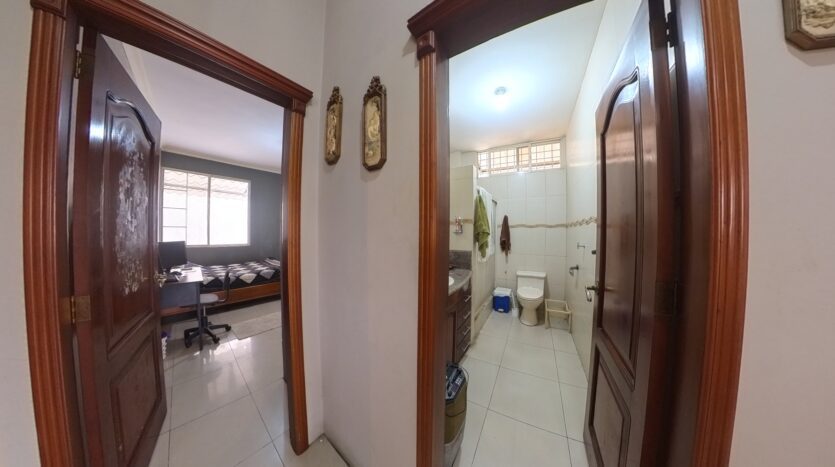 VENTA DE PROPIEDAD RESIDENCIAL EN CIUDADELA LAS CRUCITAS, MACHALA