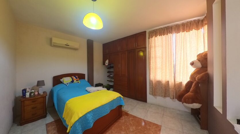 VENTA DE PROPIEDAD RESIDENCIAL EN CIUDADELA LAS CRUCITAS, MACHALA