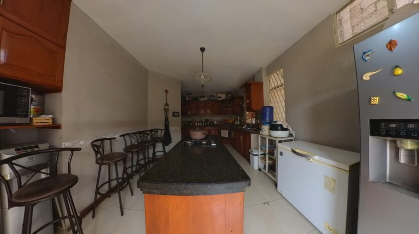 VENTA DE PROPIEDAD RESIDENCIAL EN CIUDADELA LAS CRUCITAS, MACHALA