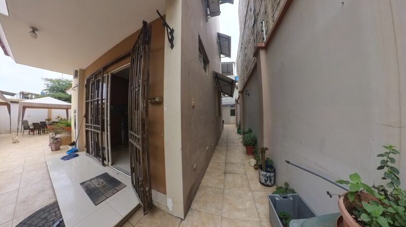 VENTA DE PROPIEDAD RESIDENCIAL EN CIUDADELA LAS CRUCITAS, MACHALA