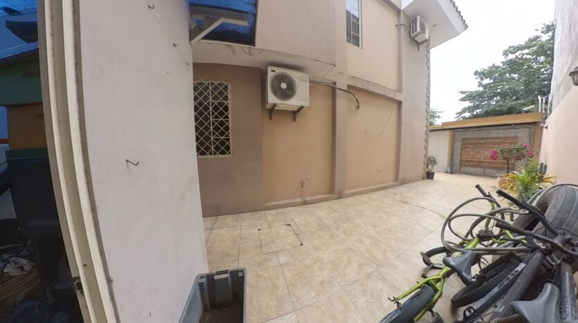 VENTA DE PROPIEDAD RESIDENCIAL EN CIUDADELA LAS CRUCITAS, MACHALA