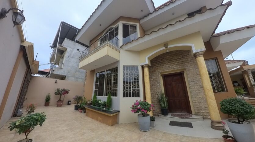 VENTA DE PROPIEDAD RESIDENCIAL EN CIUDADELA LAS CRUCITAS, MACHALA