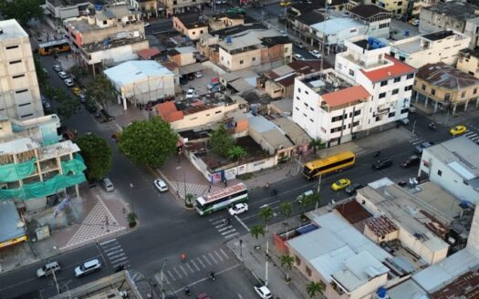 ALQUILER DE PROPIEDAD ESQUINERA EN ZONA COMERCIAL, MACHALA Ubicación Av. Arízaga y 9 de Mayo (Esquina)
