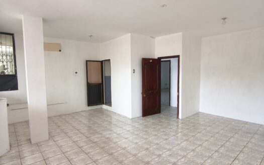 Alquiler de Oficinas en Mezzanine – Calle Bolívar, Centro de Machala