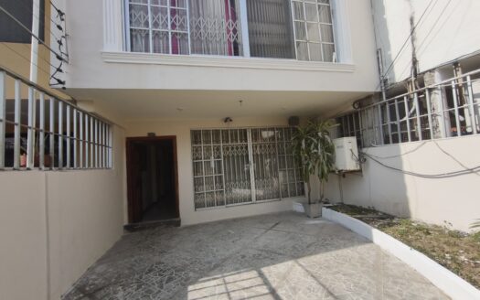 Venta de casa en el sector Liliam María – A pocos metros del UPC