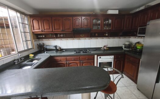 Venta de casa en el sector Liliam María – A pocos metros del UPC