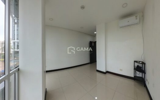 VENTA DE OFICINAS EN EDIFICIO MURANO, MACHALA