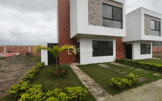Venta de casa moderna en urbanización privada – Pasaje via a Buenavista 120 m2 de construcción con acabados de lujo y crédito VIP/VIS
