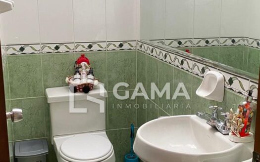 Villa en Venta en Urbanización San Patricio – Conjunto Cerrado