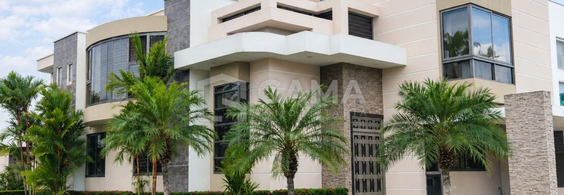 Venta de Casa de Lujo en Urb. Ciudad del Sol, Machala – 5 Habitaciones — ciudad del sol machala