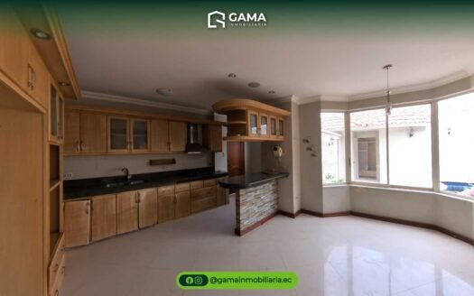 Hermosa Casa con Piscina en Alquiler – La Carolina, Machala