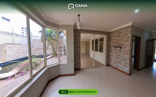 Hermosa Casa con Piscina en Alquiler – La Carolina, Machala