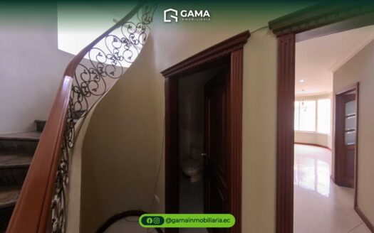 Hermosa Casa con Piscina en Alquiler – La Carolina, Machala