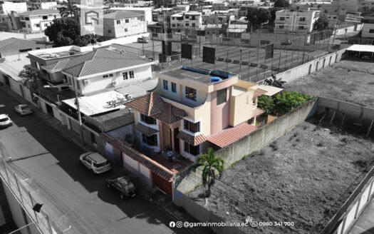 Casa Elegante y Espaciosa en Venta – La Carolina, Machala