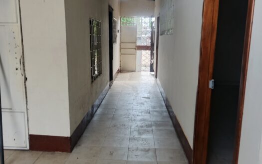 Alquiler de casa amplia en una planta, ideal para empresas o familias numerosas