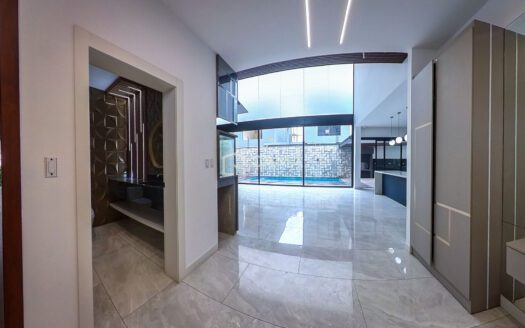 LUJOSA RESIDENCIA EN VENTA – URBANIZACIÓN MIRASOL