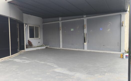 Local Comercial en avenida principal