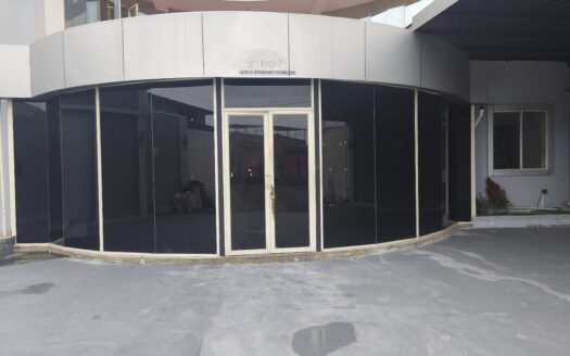 Local Comercial en avenida principal
