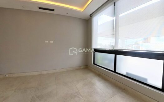 Casa en Venta en Urbanización Exclusiva de Machala – 250m² de Terreno y Jacuzzi con Cascada