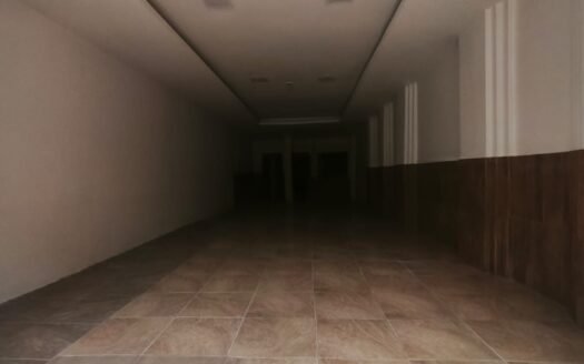 ALQUILER DE LOCAL COMERCIAL ESTRATÉGICO EN EL CENTRO DE MACHALA Ex Chesco Pizzería: 124 m2